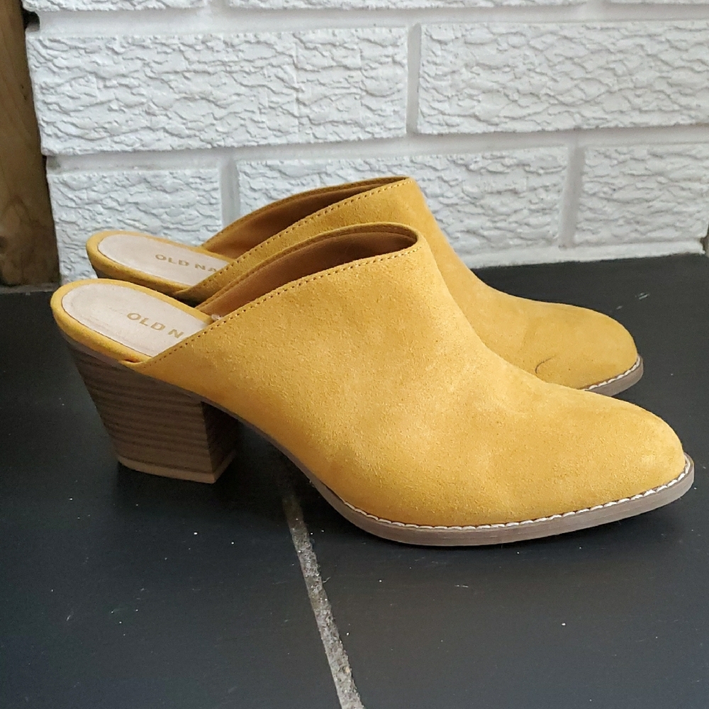 Old Navy Women's Mustard Yellow Mules Clogs Heels with Suede Like Sz 7 Western